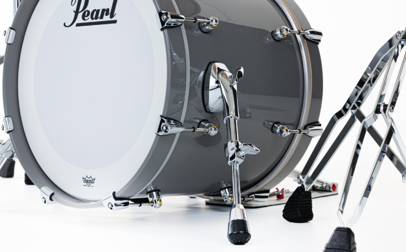 Pearl Reference One bass drum with SP-330 spurs