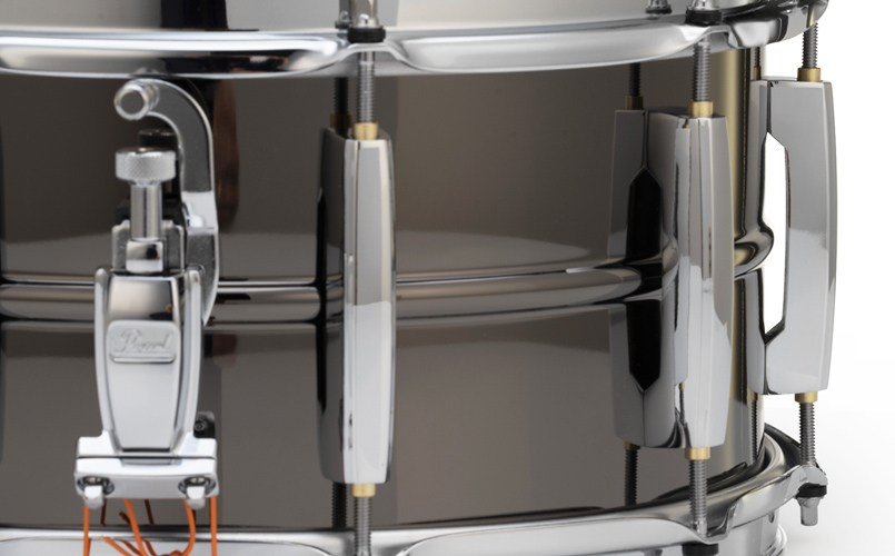 Pearl SR-017 snare throw-off on the SensiTone Black Brass snare
